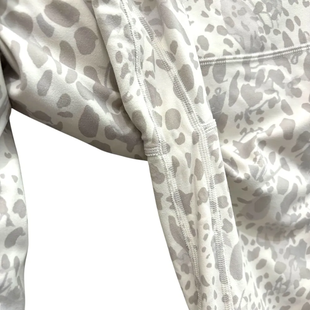 Lululemon white gray print align 8 7/8 high rise legging leopard animal paint - Image 3