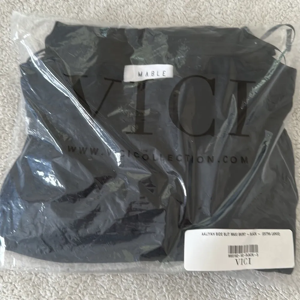 VICI | Aaliyah Side Slit Maxi Skirt - Image 4