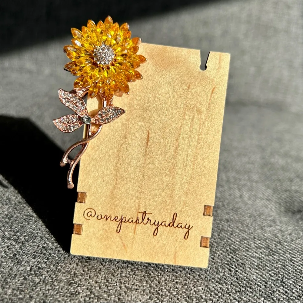 Sunflower Rhinestone Fashion Brooch, Pin, Bling, Sparkly, Rose Gold, White Gold - Image 7