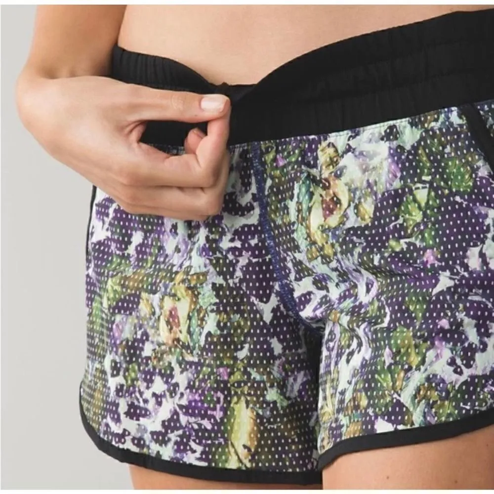 LULULEMON ATHLETICA TRACKER SHORT FLORAL SIZE 6 - Image 2