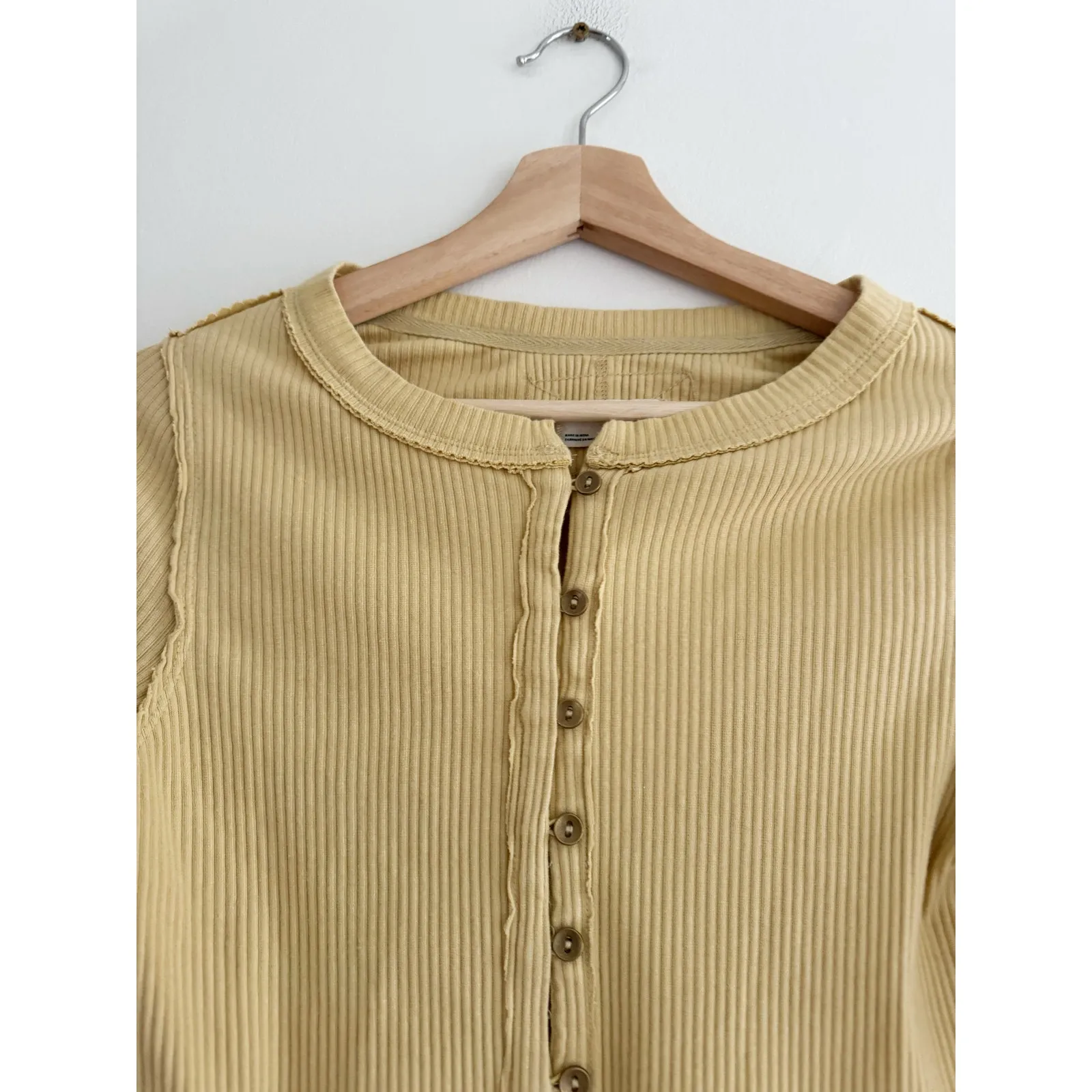 FREE PEOPLE Its On Cardi Shirt in Moonstone Yellow Size Medium - Image 5