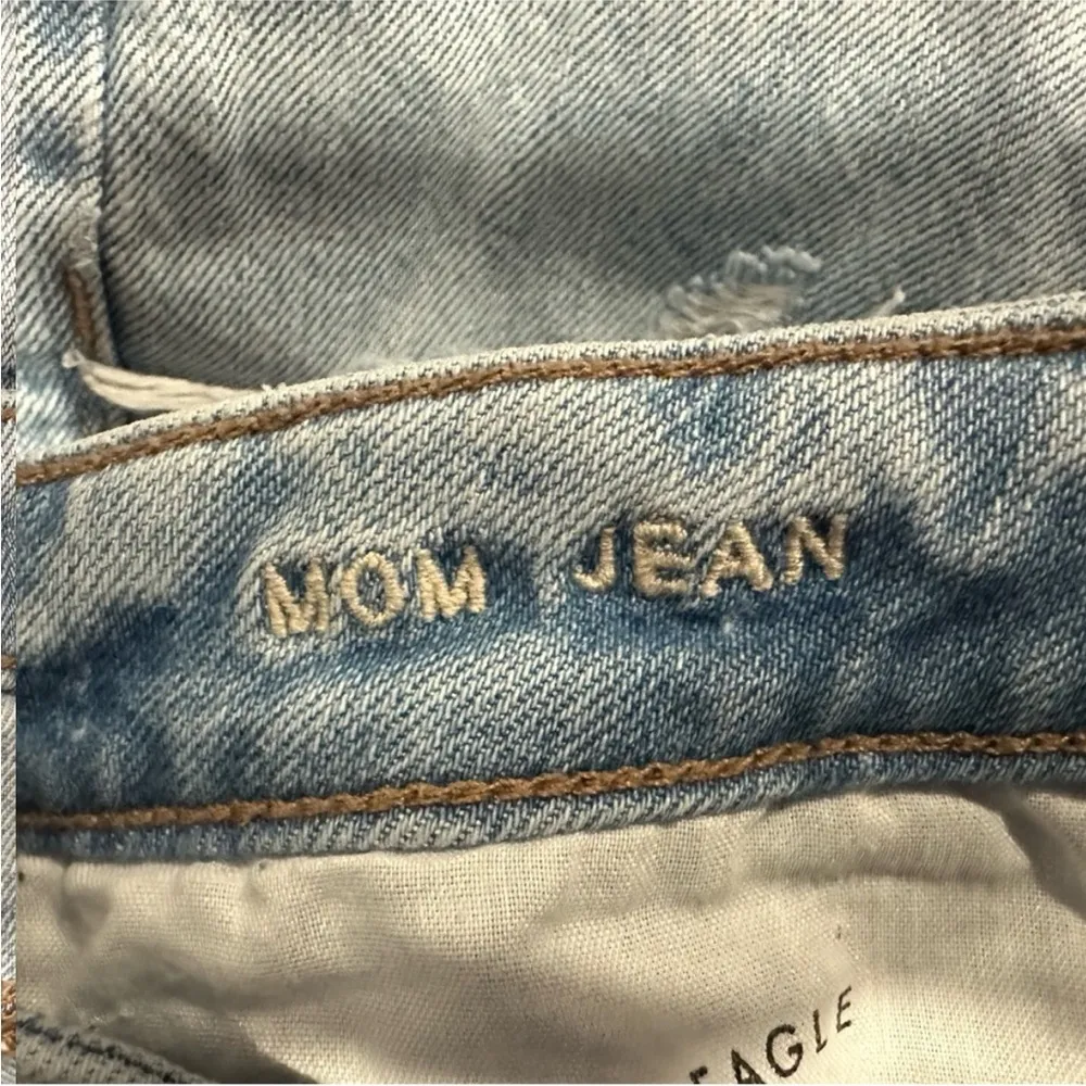 American Eagle Mom Jeans Light Wash Distressed Size 6 - Image 8