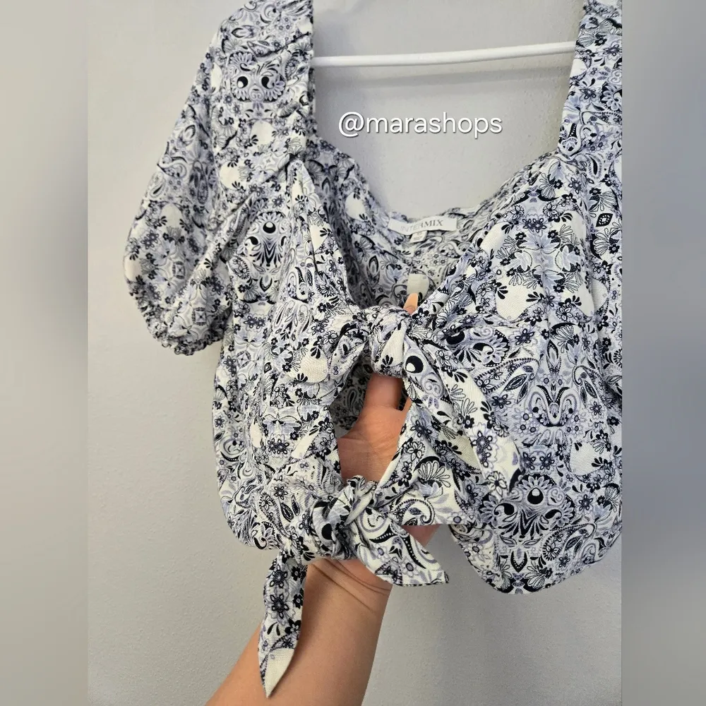 INTERMIX Janella Knotted Linen-blend Crop Top - Image 4