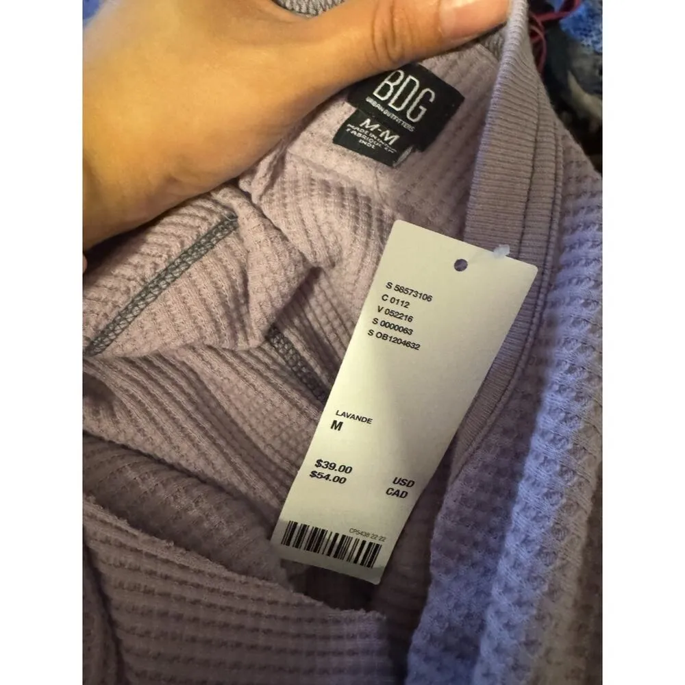 Urban outfitters size medium purple waffle knit long sleeve crop top v-neck Nwt - Image 4