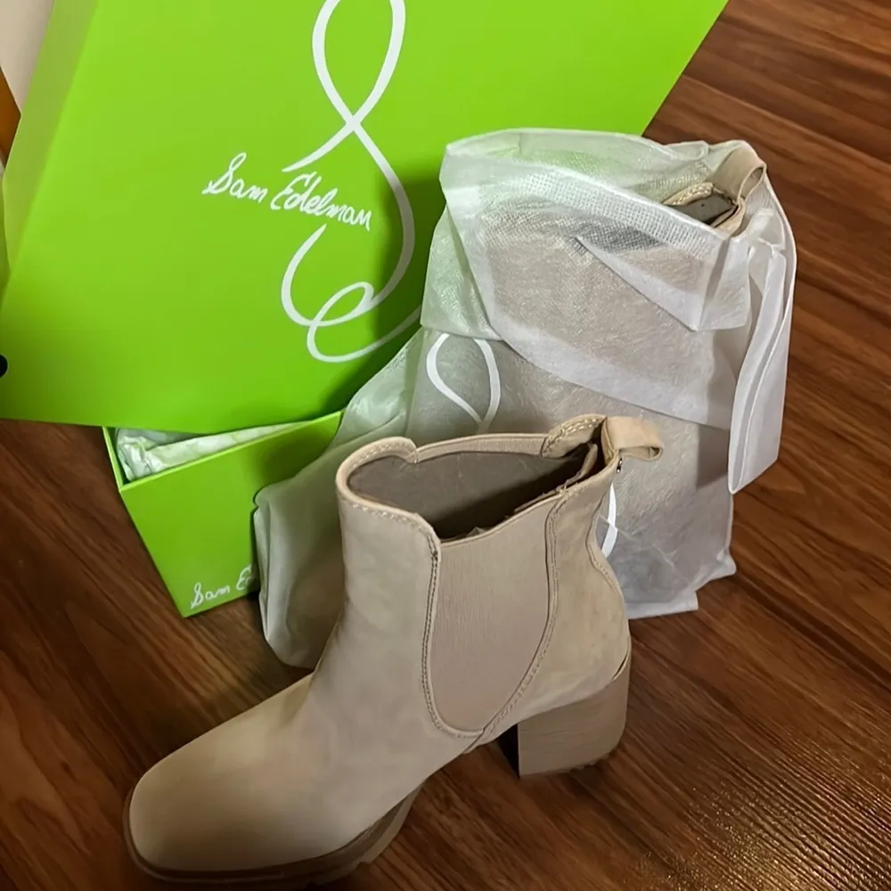 Sam EDELMAN
Women's Rollins Lug-Sole High-Heel Chelsea Booties - Image 3