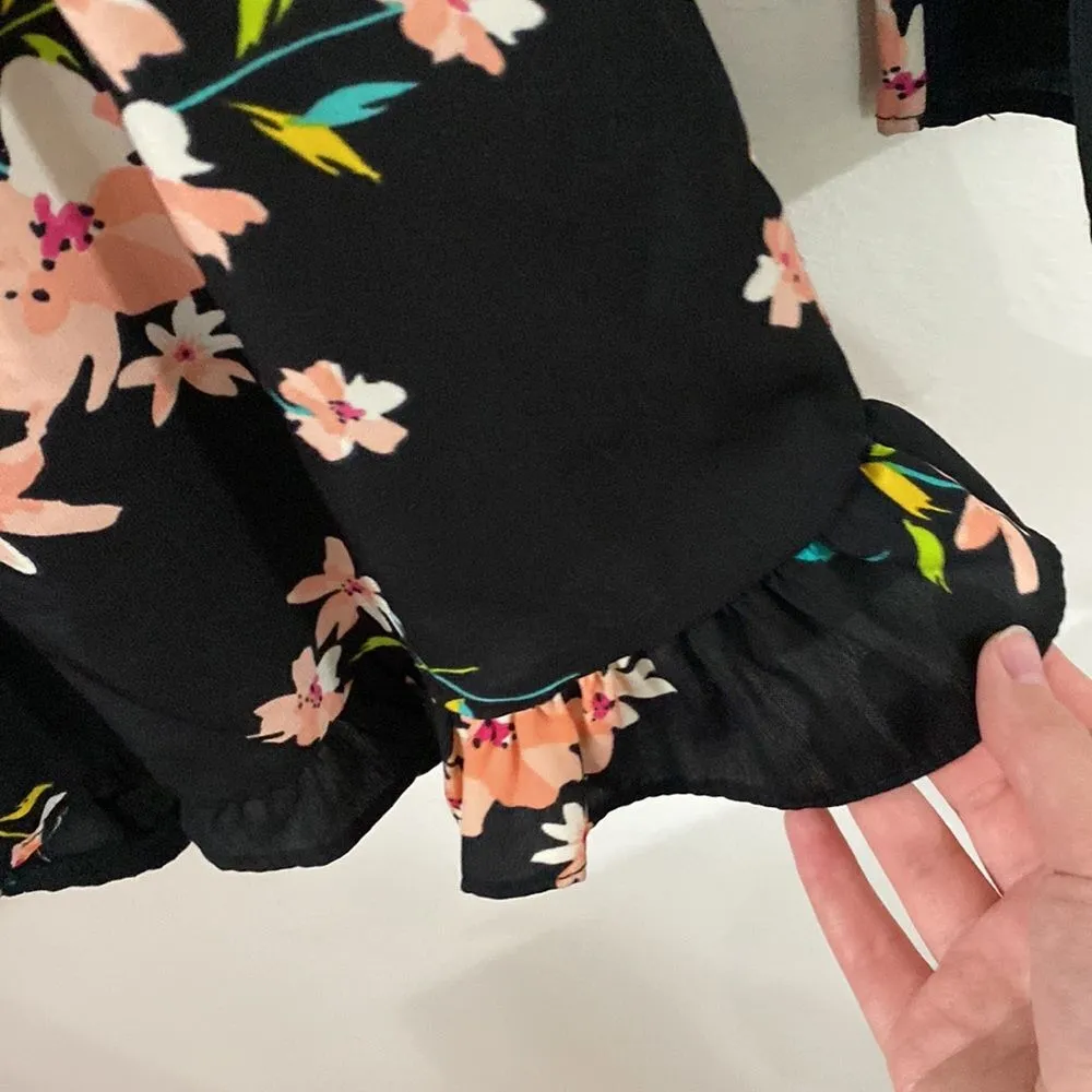 Urban Outfitters Pins & Needles floral keyhole back ruffled long sleeve size S - Image 9