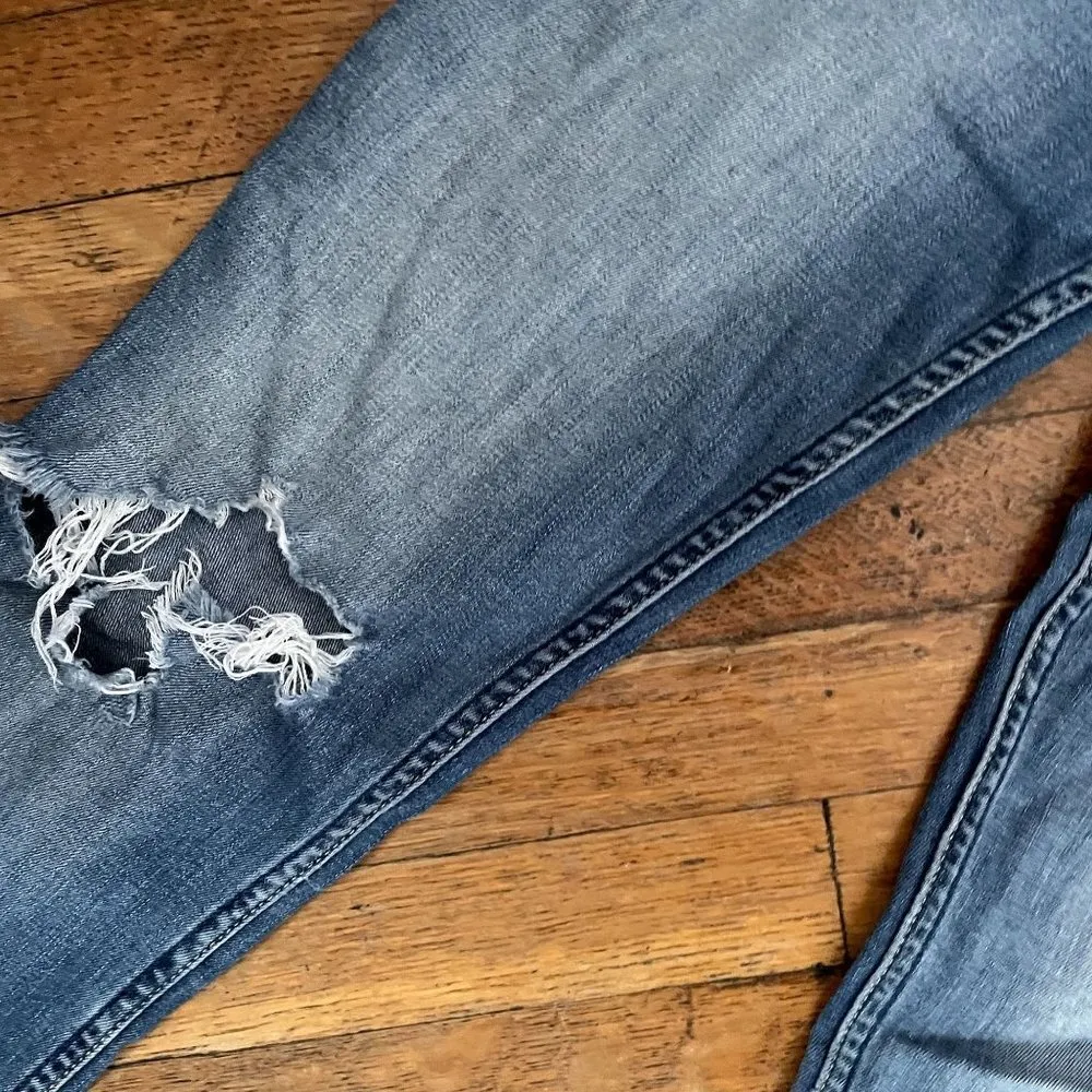 Holister medium wash ripped jeans comfortable classic casual style pockets low - Image 3