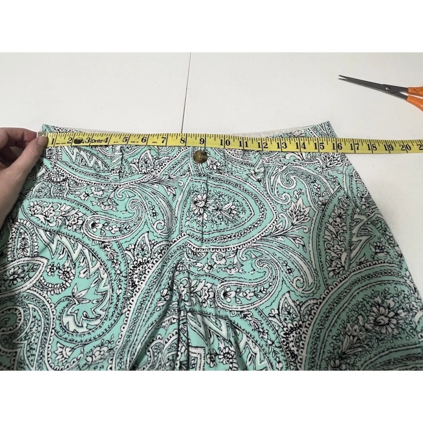 Old Navy Women’s Size 6 Light Green Blue Paisley Print Shorts 100% Cotton Boho - Image 6