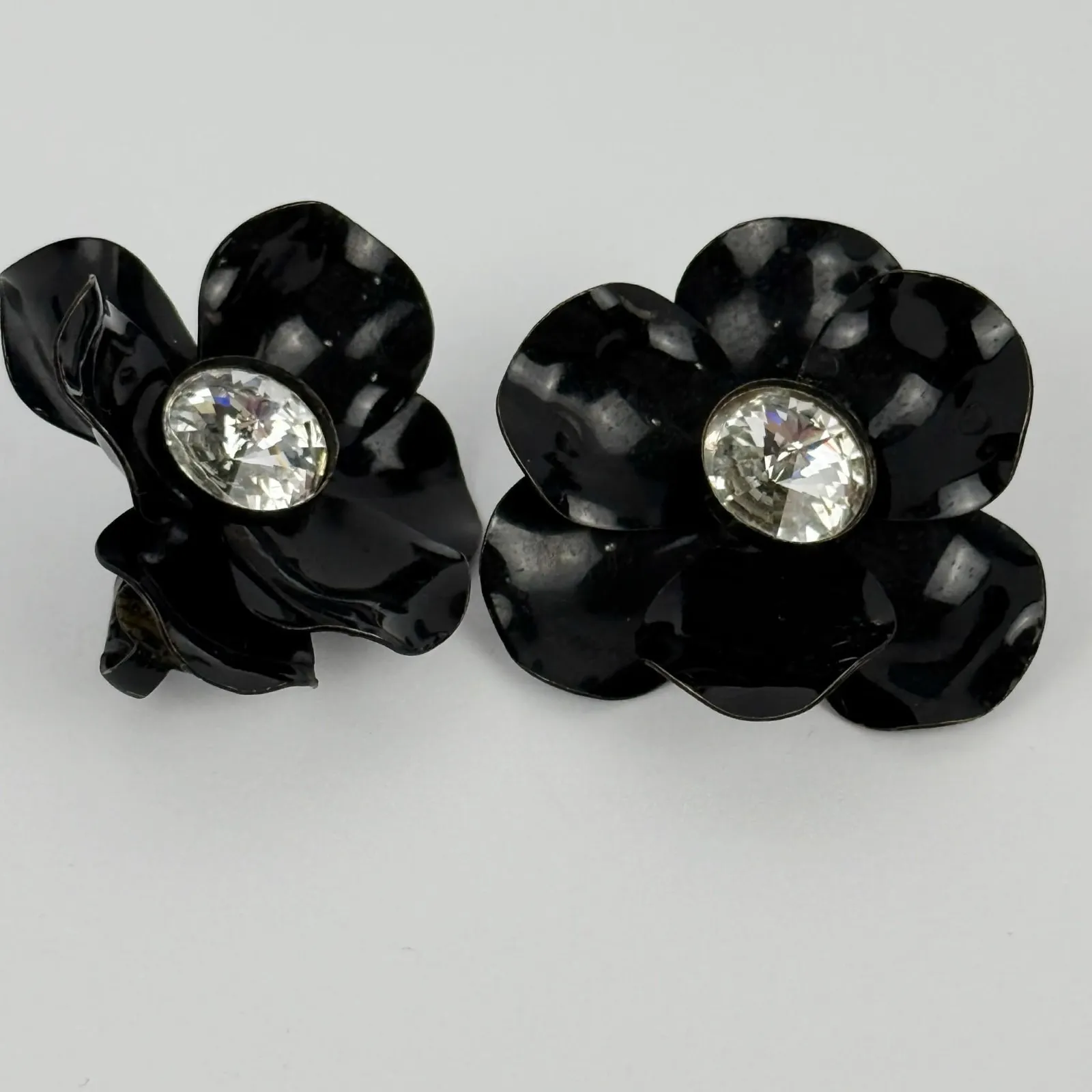 Vintage Black Enamel Flower Clip - Image 2