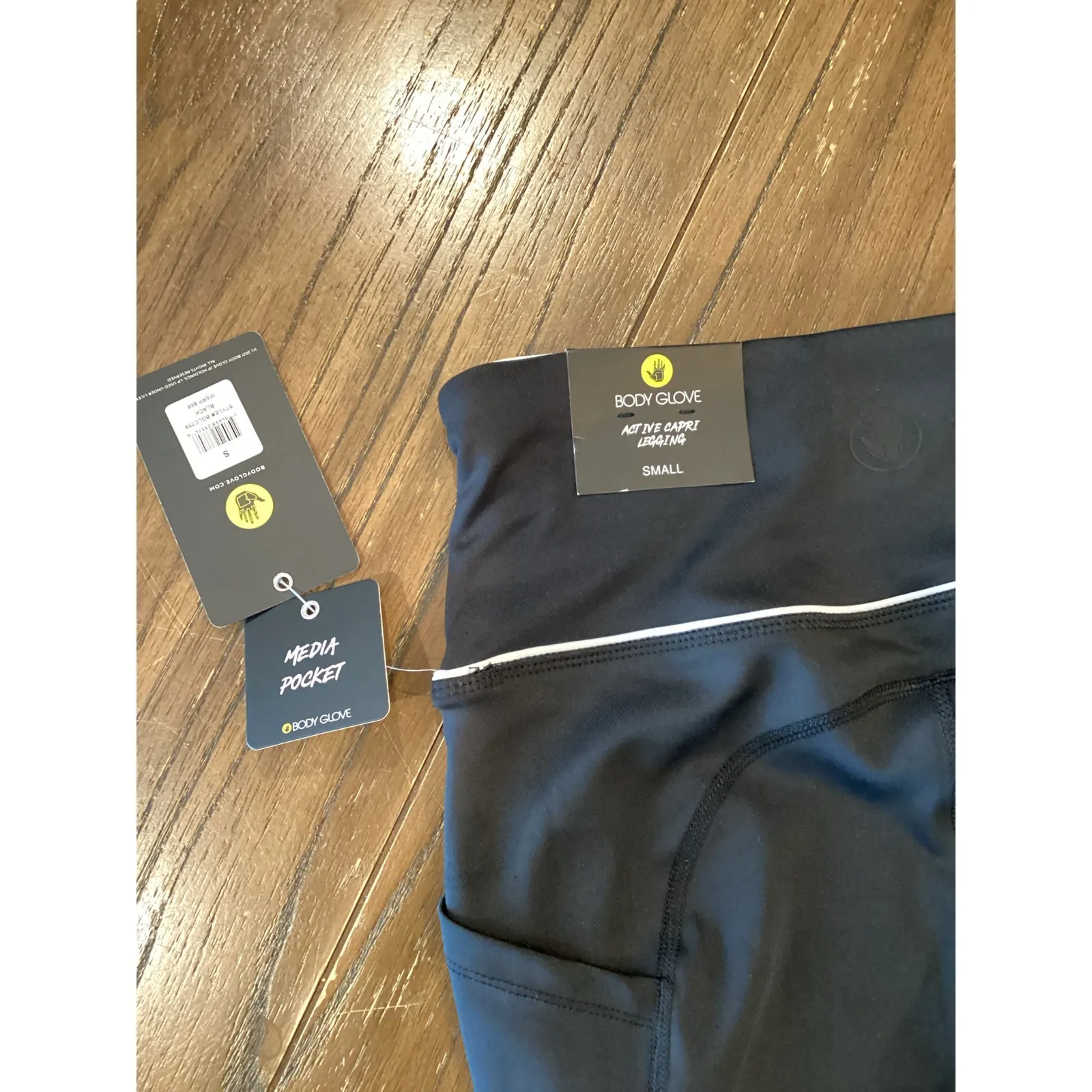 Body Glove  active capri legging black NWT with media pocket small - Image 2