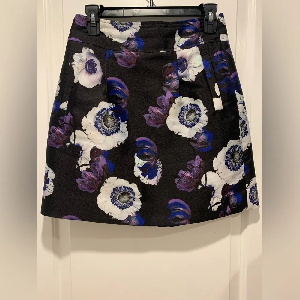 I.Crew Floral Black and Purple Women's Skirt size 2 - Image 2