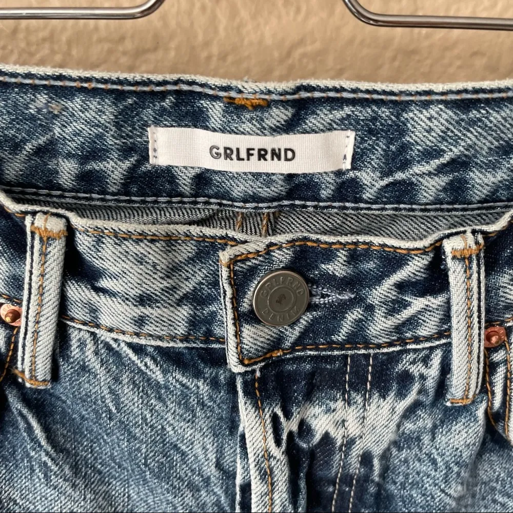 NWT GRLFRND Karolina Piece of Mind Light Acid Wash Raw Hem Button Fly Jeans - Image 3