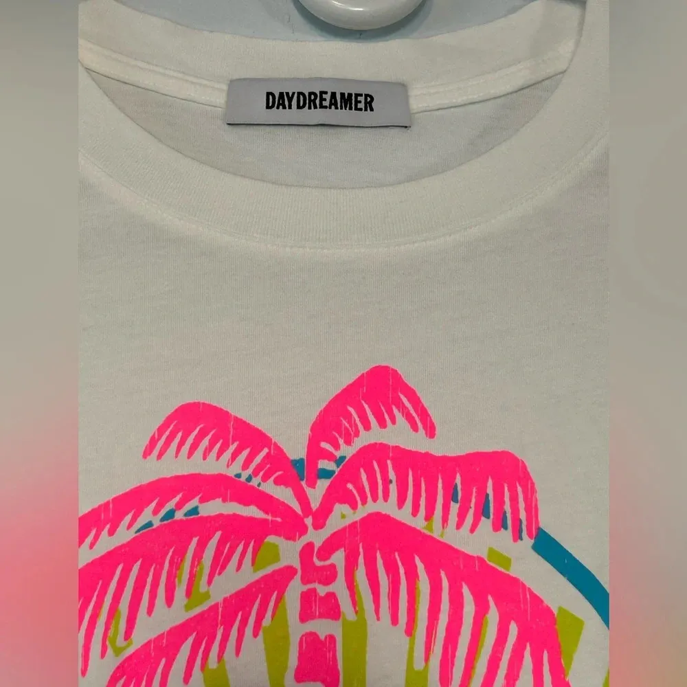 New daydreamer S white beach boys T oversized - Image 3