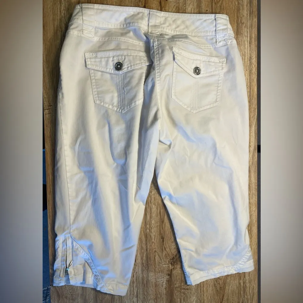 White House Black Market Size 2 Capris - Image 6