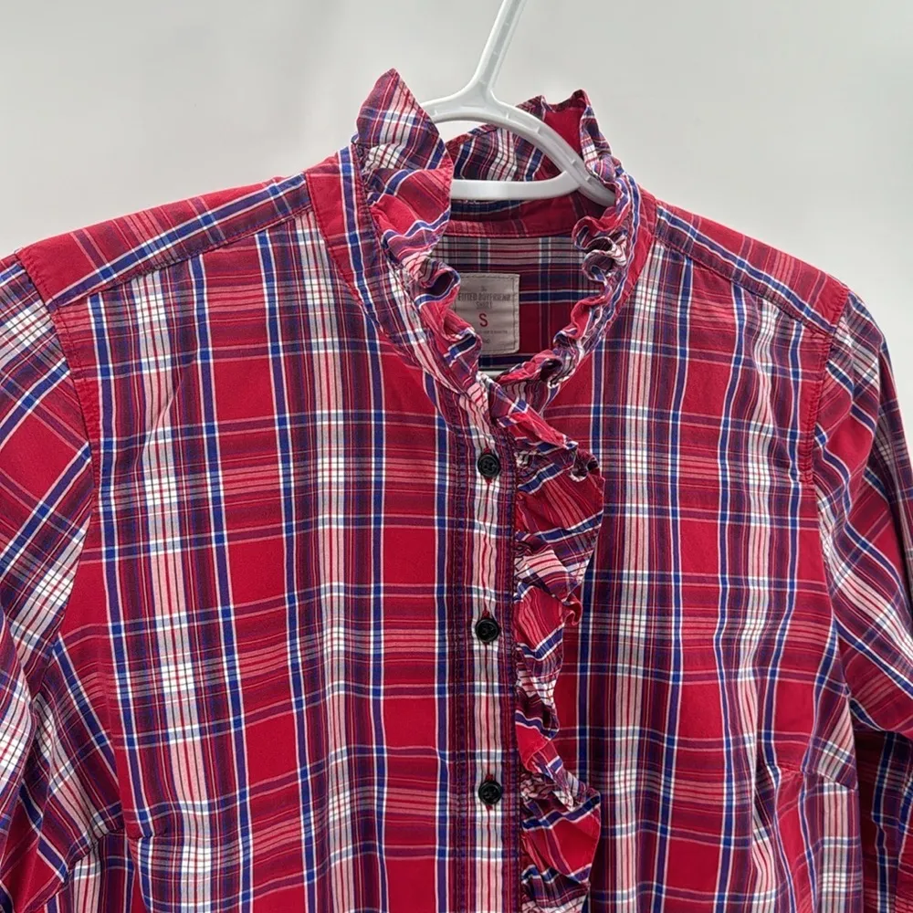 GAP boyfriend fitted shirt red plaid ruffled accented collar preppy chic classic - Image 3