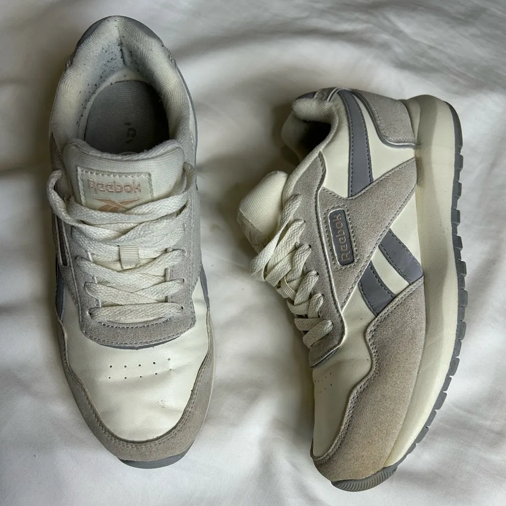 Reebok Classic Harman Womens 8 Running Shoes Cream White Gray Sneakers Suede - Image 2