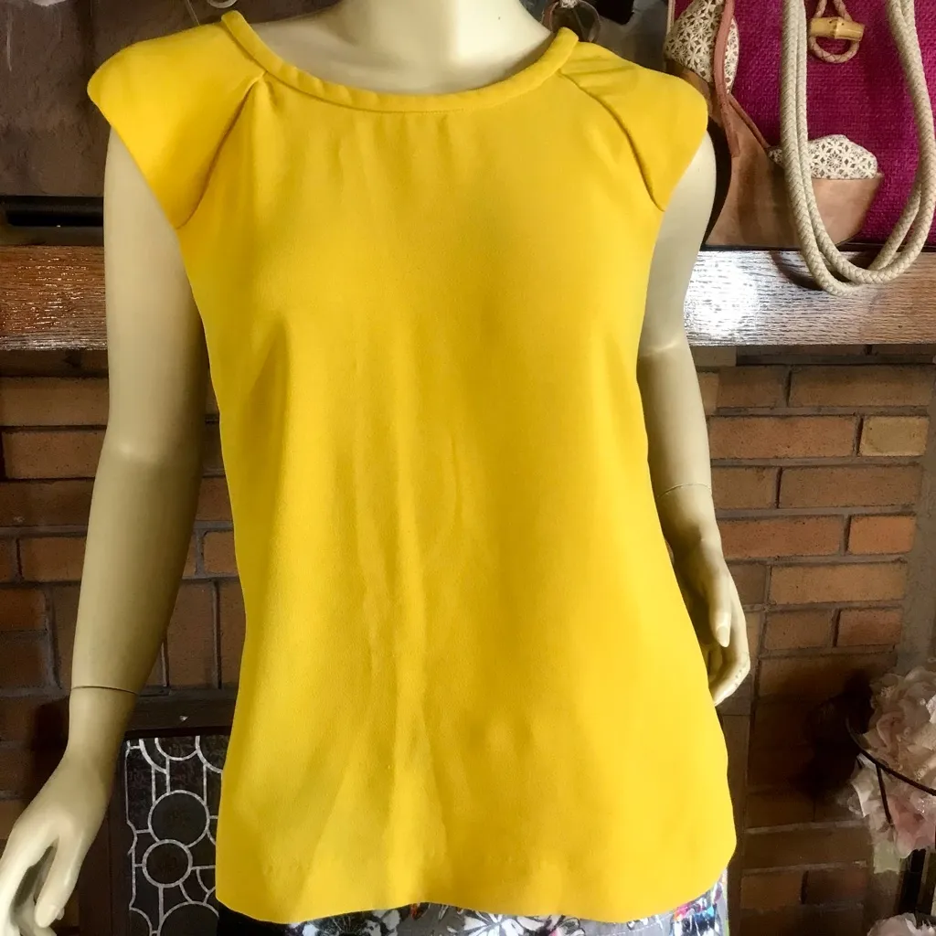 VIVIENNE VIVIENNE TAM CHARTREUSE YELLOW CAP SLEEVE PULL OVER TOP (S) - Image 4
