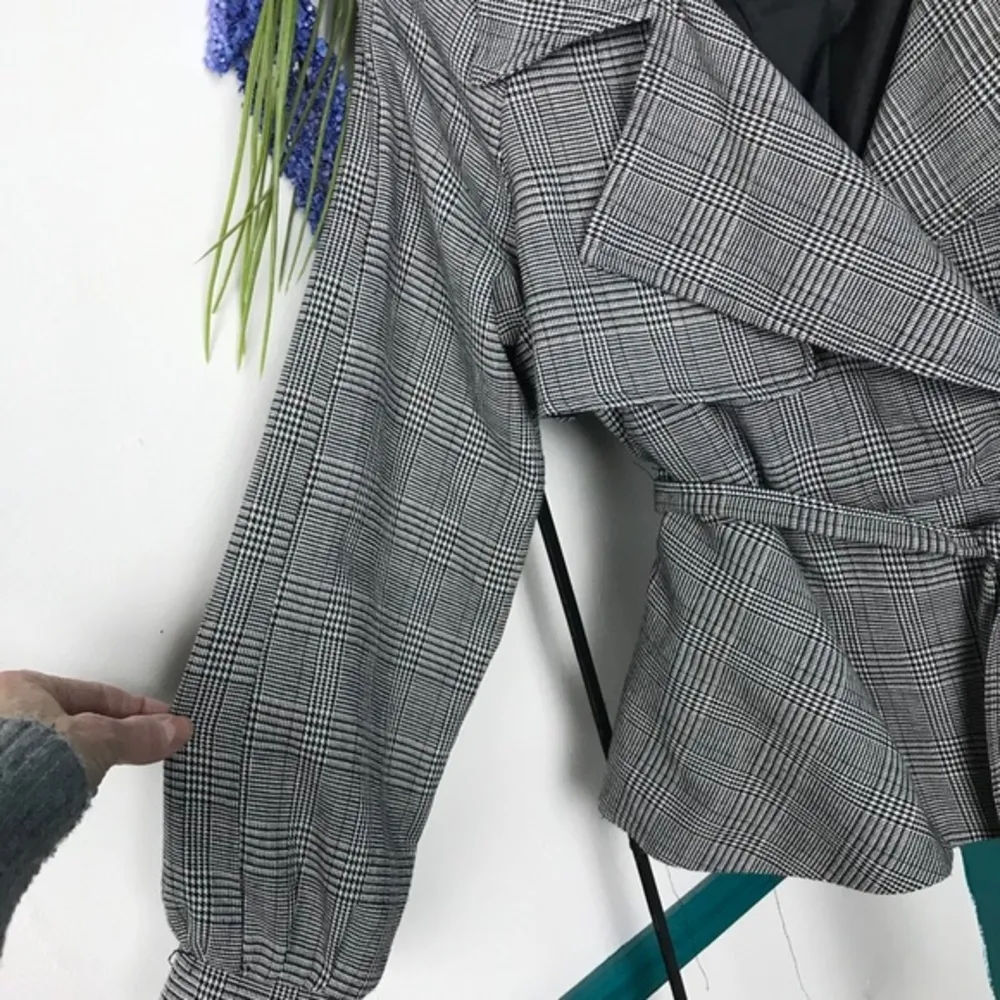 Forever 21 Plaid Blazer with peplum and ti… - Image 5