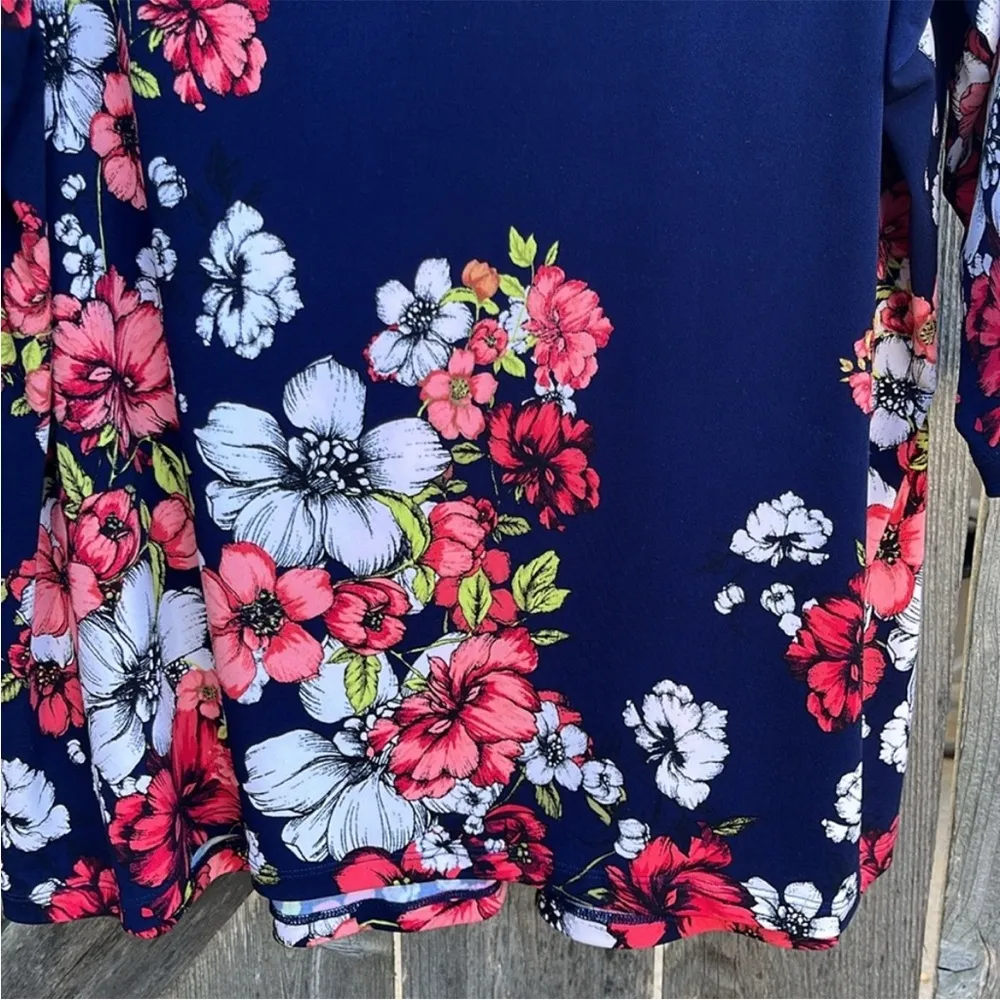 EUC Susan Graver Liquid Knit Top Blue Floral Size 2X - Image 4