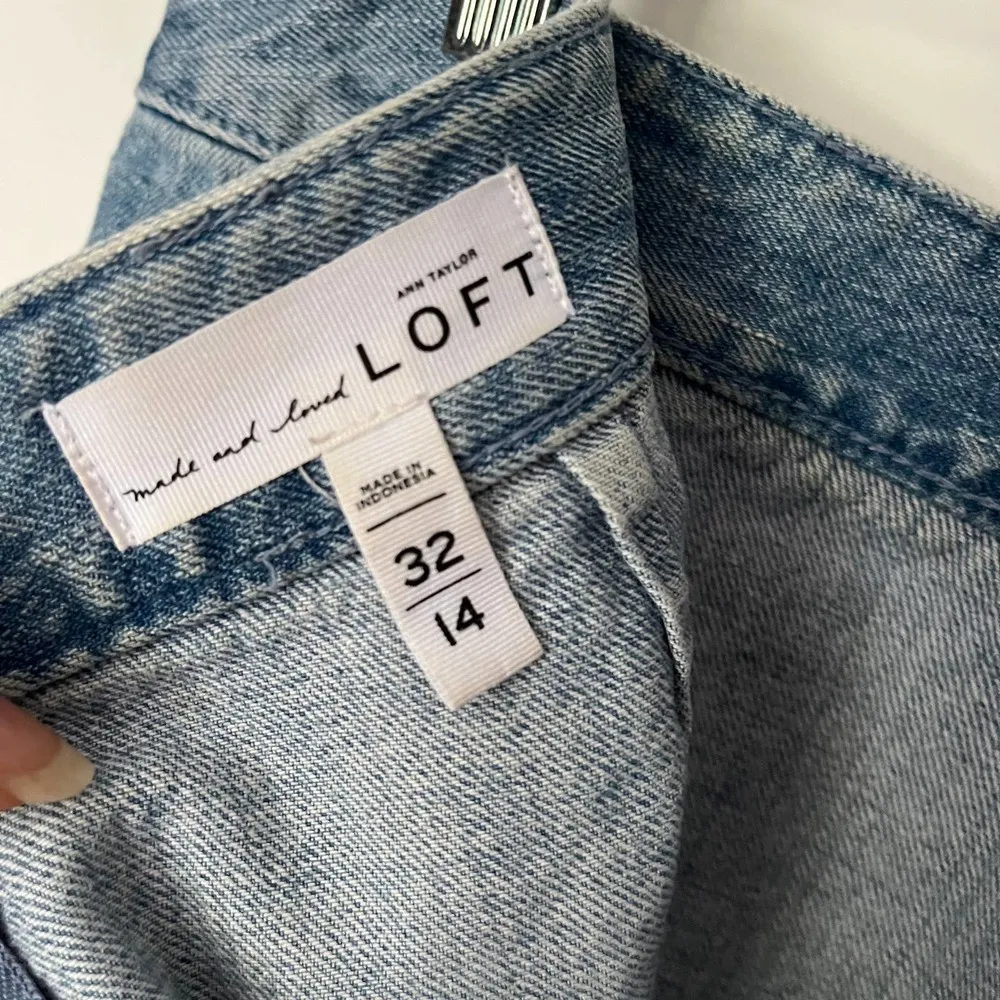 Loft  Denim Faux Wrap Jean Skirt Sz 14 32 Knee Length Raw Hem Medium wash - Image 7