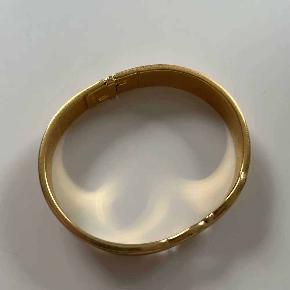 Vintage Monet Clamper Bracelet Hinged Gold Tone Textured 80s Thin Dainty - Image 2