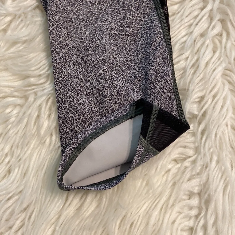 Lululemon Short Leggings size 4 used but good condition please see all photos - Image 7