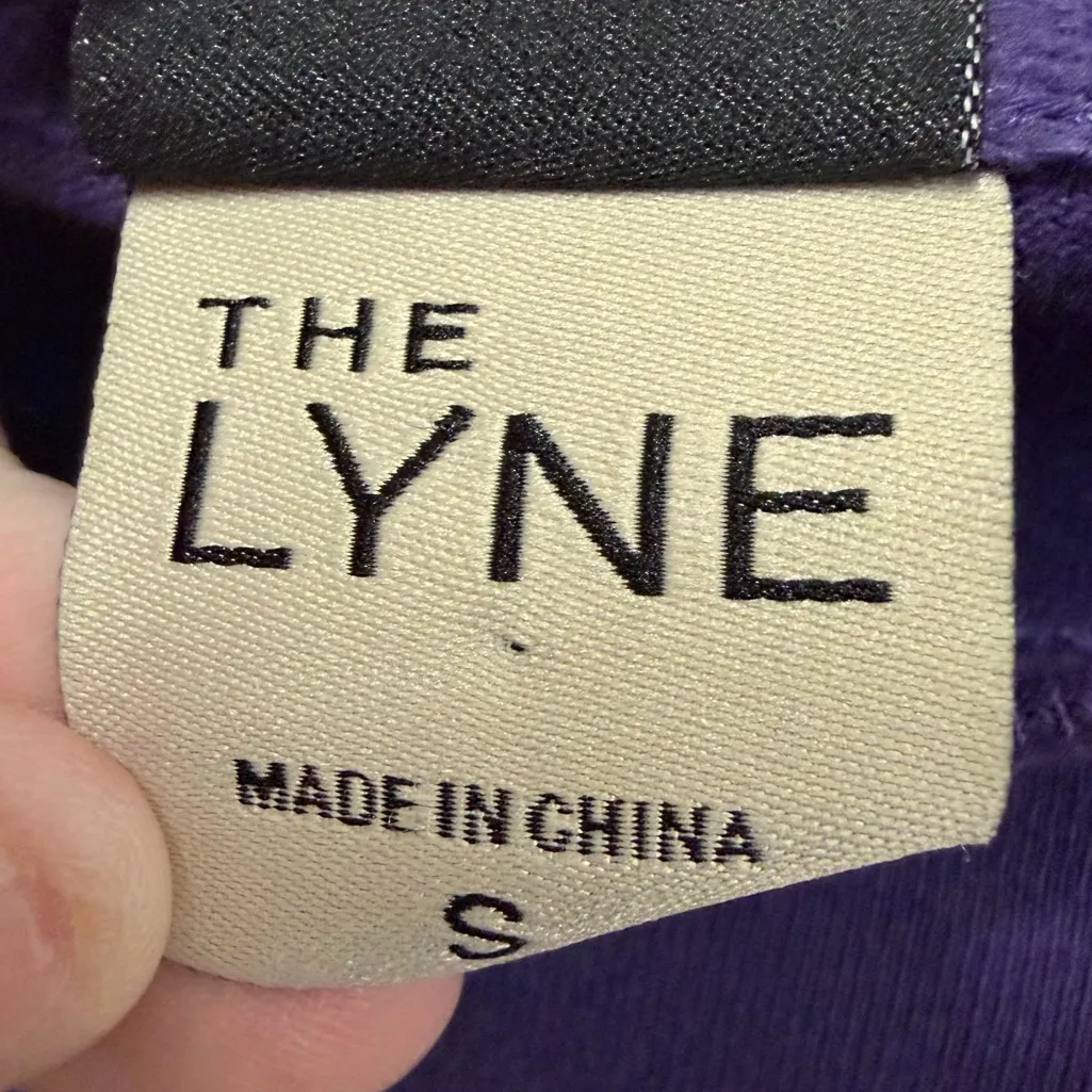 Chicka D Women’s Cropped Bow Down UW Huskies Long Sleeve Tee Size Small - Image 5