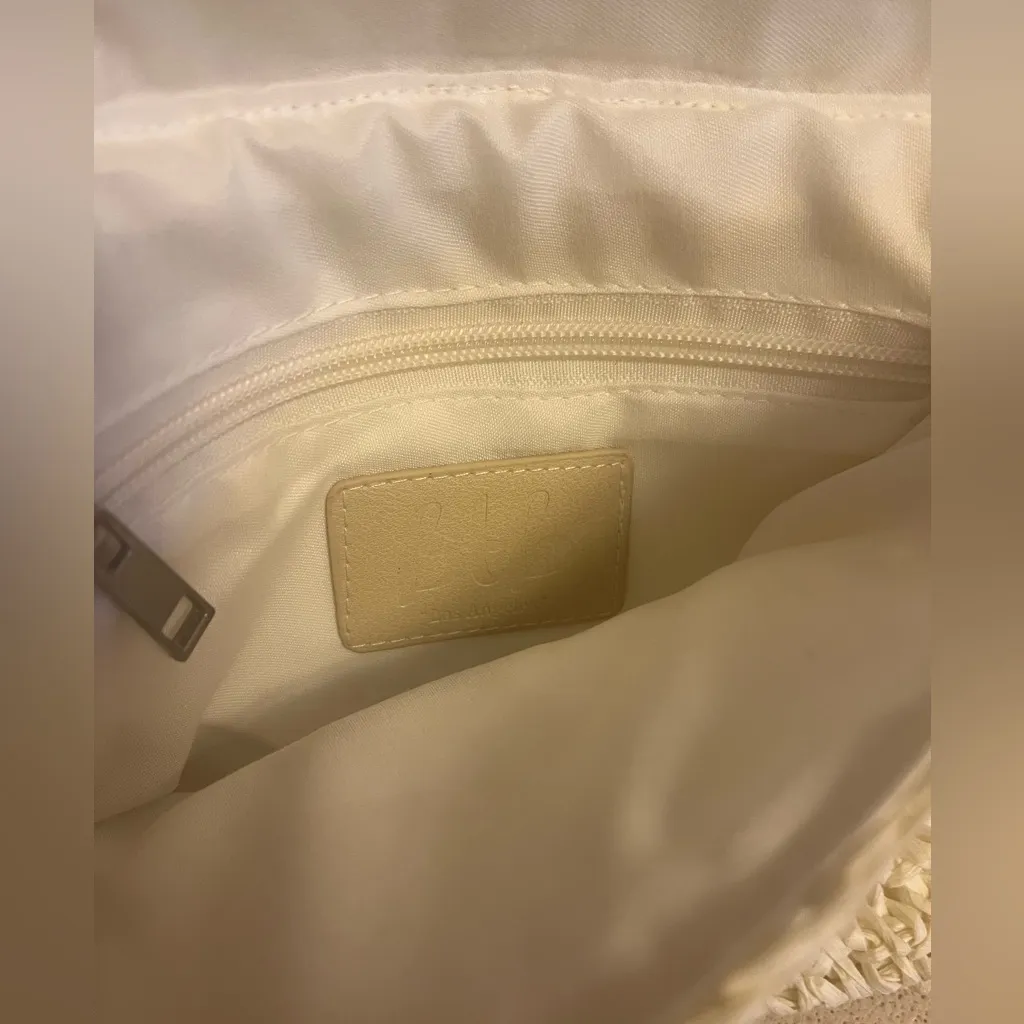 NWT BTB LOS ANGELES RILEY CLUTCH White - Image 4