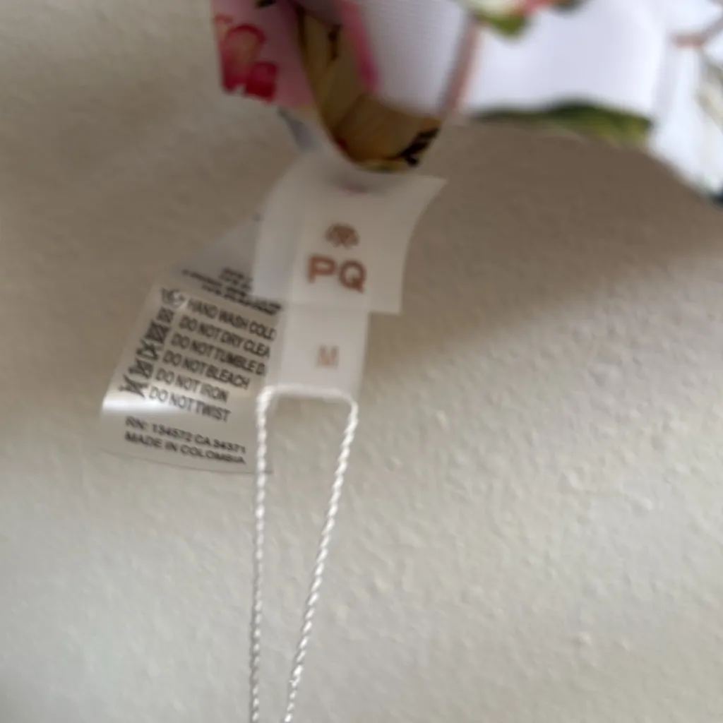 PQ SUMMER HIBISCUS REVERSIBLE SEAMLESS WAVE HALTER Pink Size M - Image 8