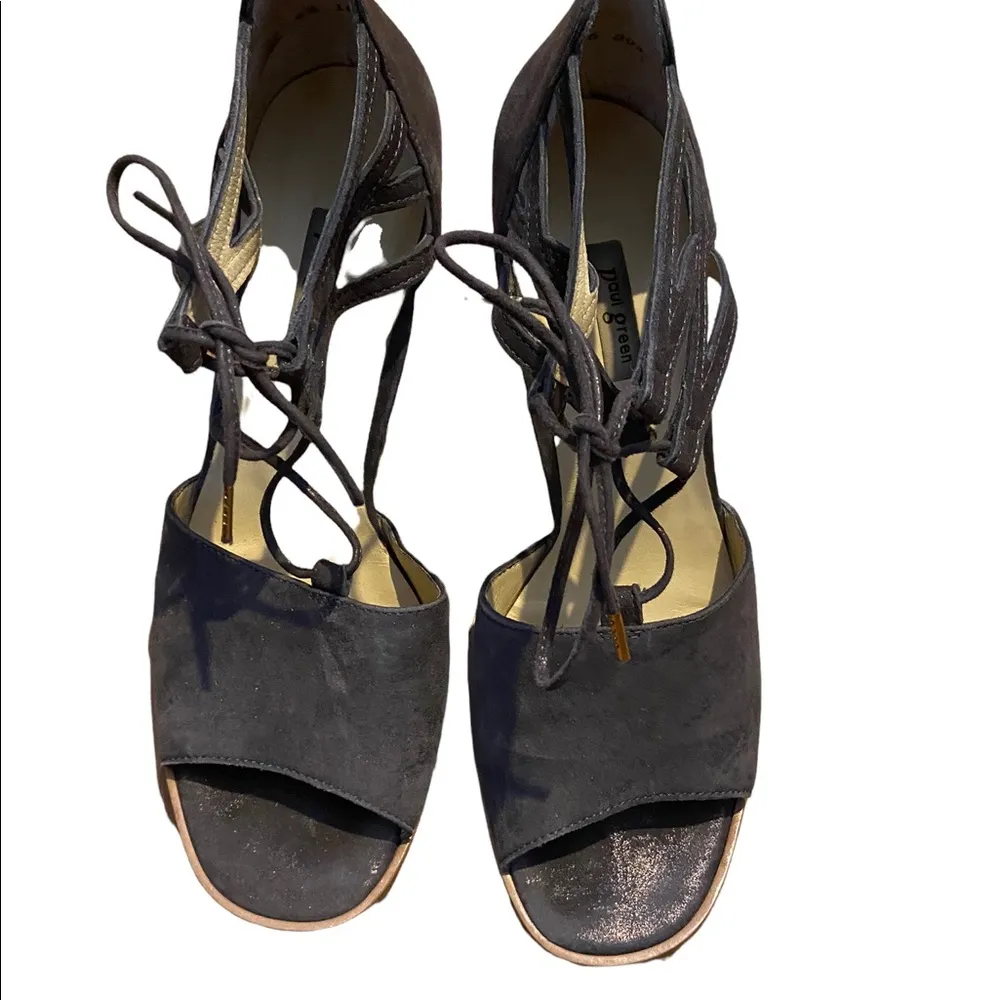 Paul Green Veronica Peep Toe grey w/metallic shimmer stacked heel size 9 sandal. - Image 2