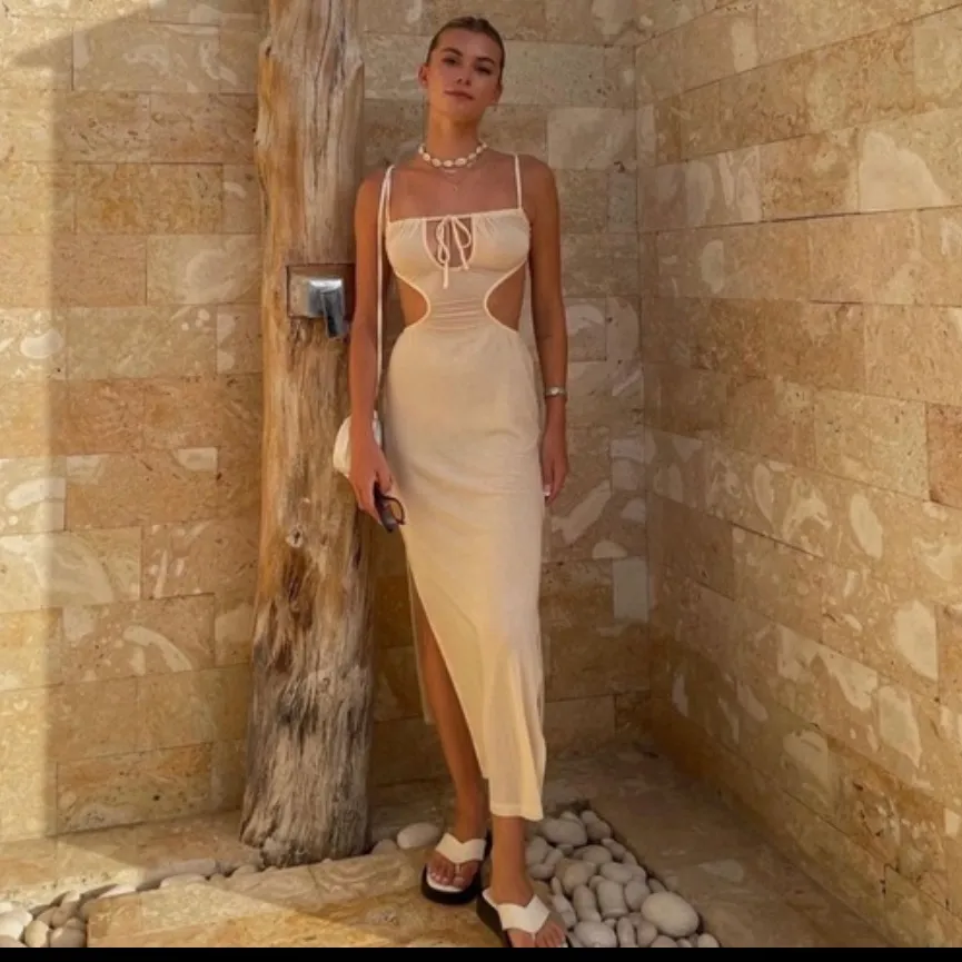 NWT  WEWOREWHAT Ruched Cutout Maxi Dress Swim Cover-up In Off White - Image 3