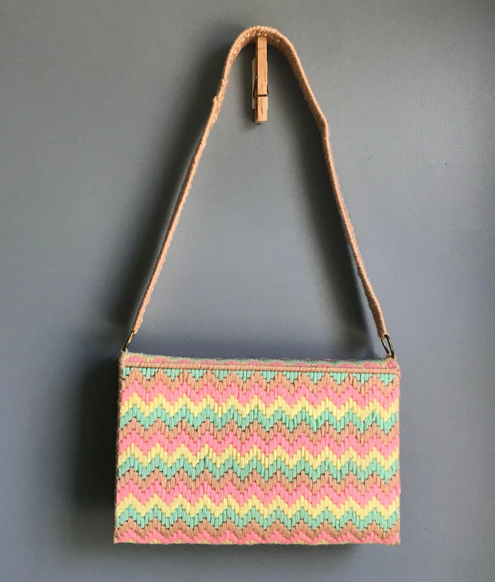 American Vintage PERFECT SPRING TIME PINK/GREEN/YELLOW/TAN WEAVED SHOULDER BAG PURSE - Image 2