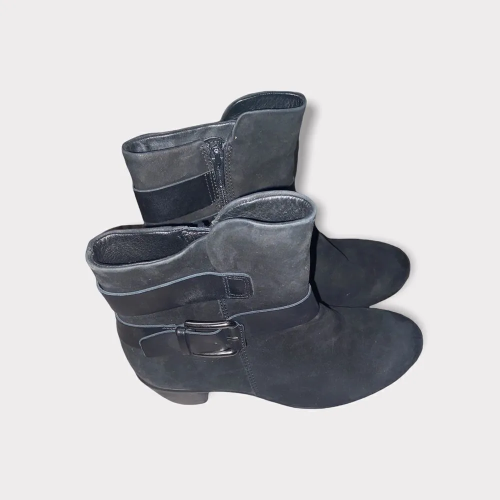 Ecco Black Leather Booties  Size 7 - Image 4