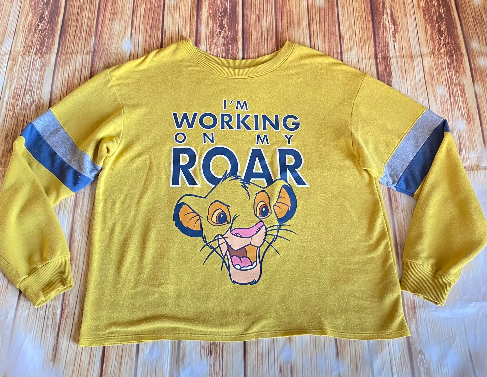 The Lion King Women’s Sleepwear Top Sz M - Image 4