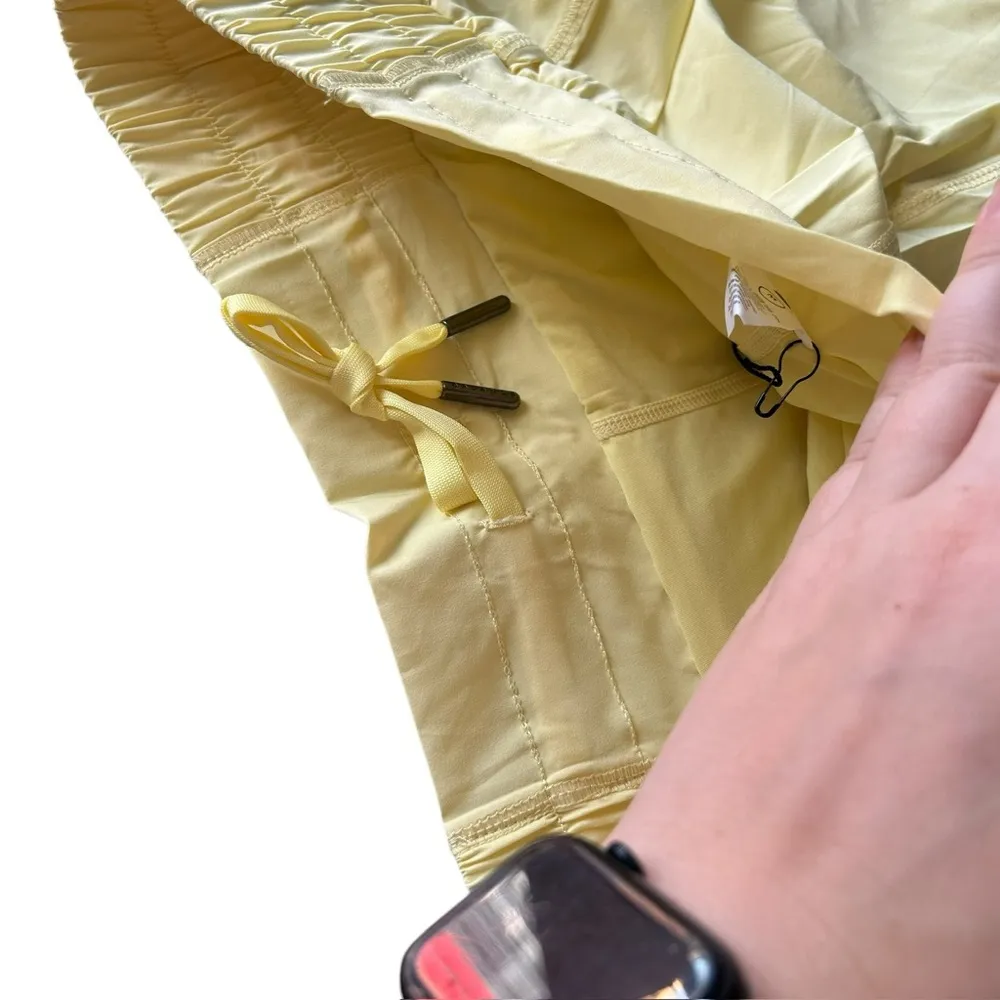 Vitality Balance Athletica M High Rise Breeze Shorts Pastel Yellow Lined Running - Image 4