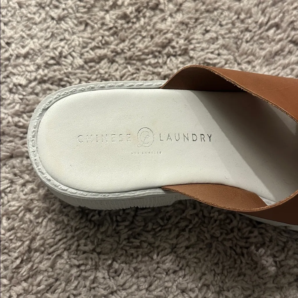 Chinese Laundry white and brown platform sandals Sz 8.5 - Image 2