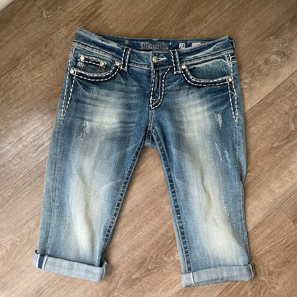 Miss Me Crop Jeans White Stitch Back Pocket Flap Bling JPS5014CR ~ Size 28 - Image 10