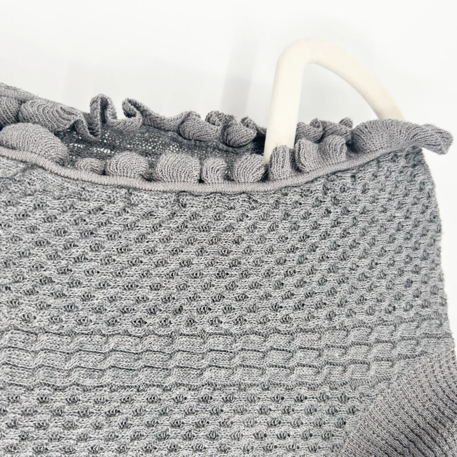 TULAROSA Womens Jessa Mock Neck Ruffle Trim Sleeveless Knit Top Size S Gray - Image 3