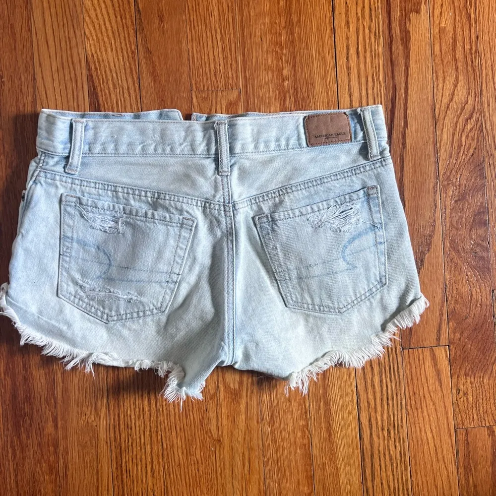 American Eagle light wash ripped jeans shorts size 0! - Image 2