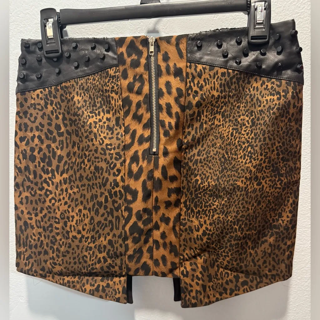 NWOT English Rose Leopard Print Women's Skirt - Image 2