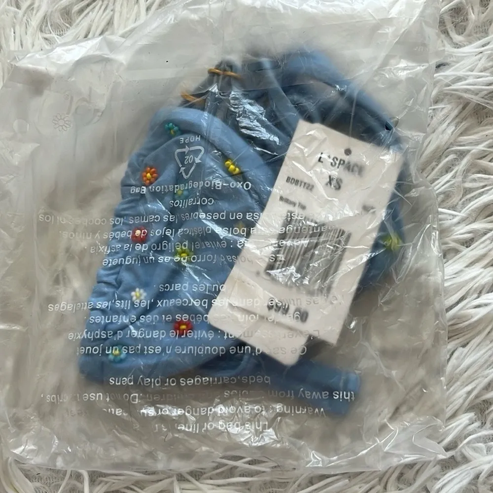 L*space Women’s Brittany top in sky blue with embroidery size XS - Image 4