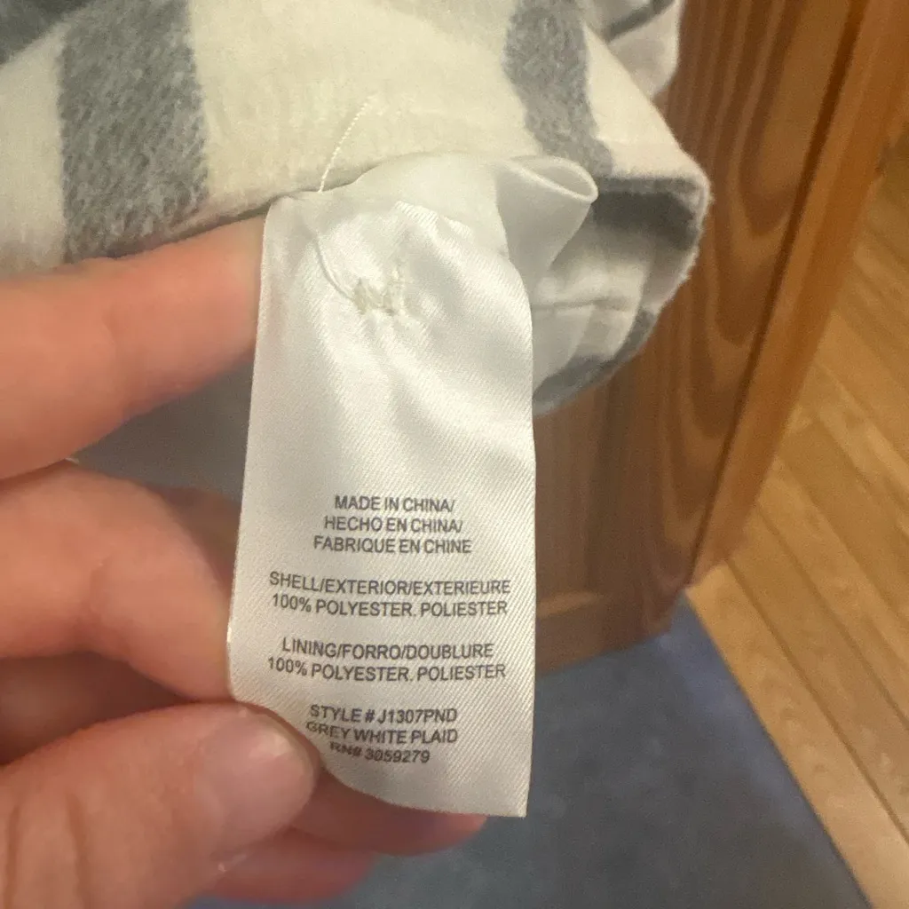 Thread & Supply Grey and White Plaid Polar Fleece Shacket Jacket Size Medium - Image 6