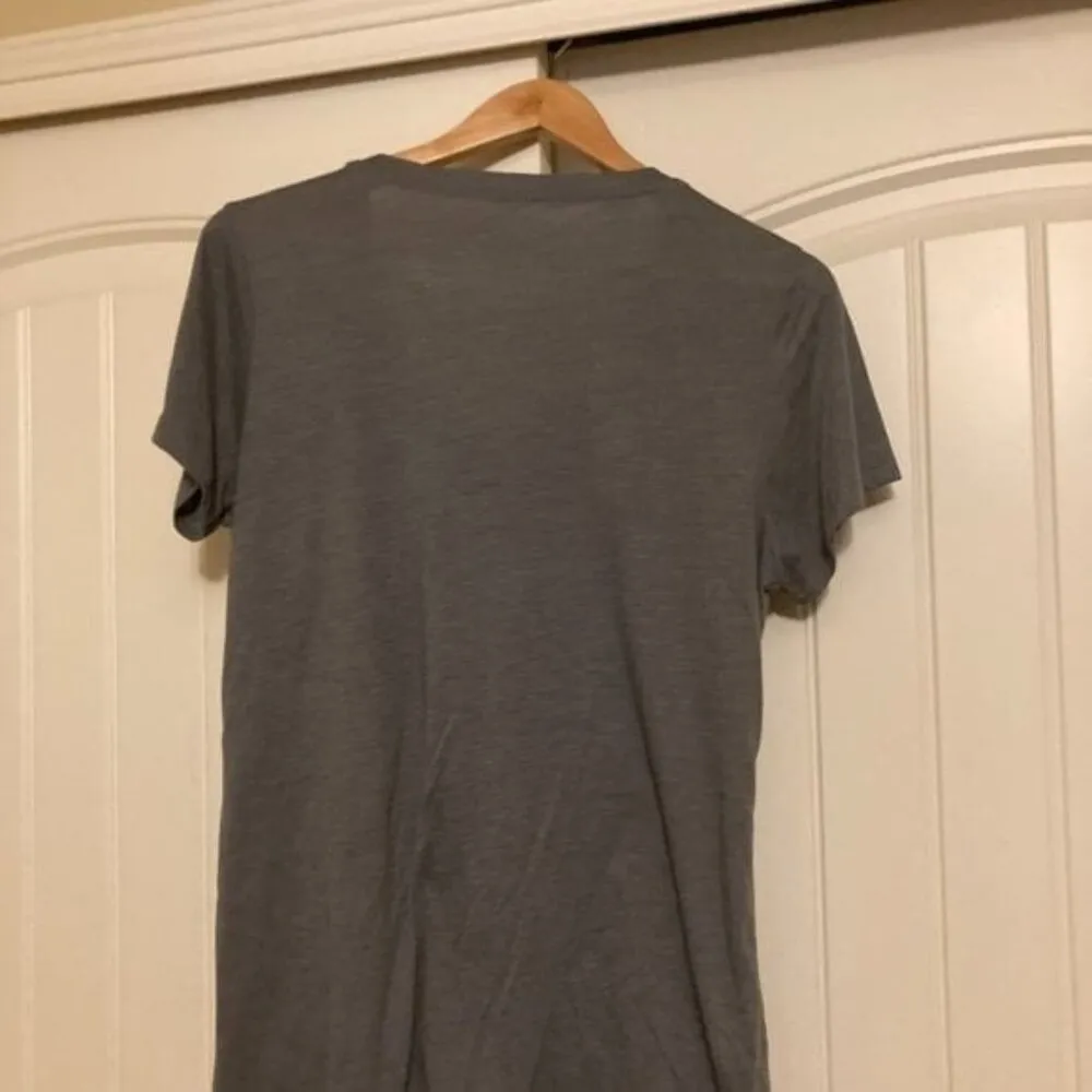 West Virginia Mountaineers T Shirt XL Xtra Large Football Logo Gray Captivating - Image 3