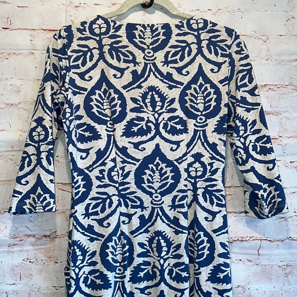 J. McLaughlin blue cream 3/4 sleeve dress knee length xs stretch unlined - Image 9