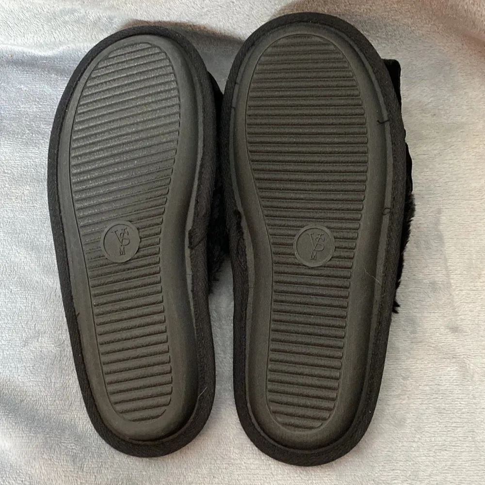 NWOT Victoria's Secret Women's Velvet Bow Slippers Size M - Image 5