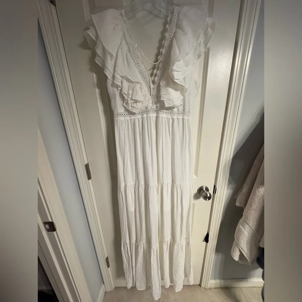 NWT,  White Deep V-Neck Ruffle Maxi Dress, large - Image 8
