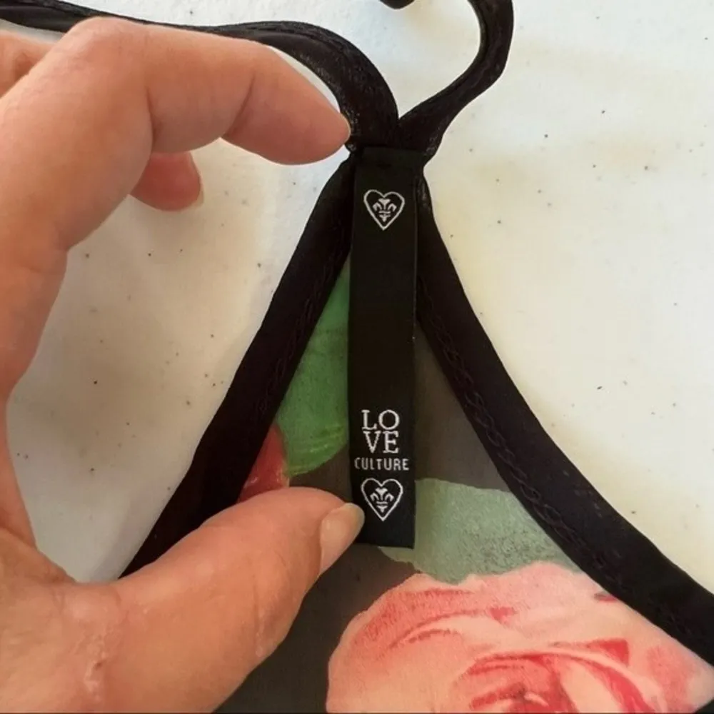 Love Culture floral spaghetti strap crochet hem tank top size small - Image 10