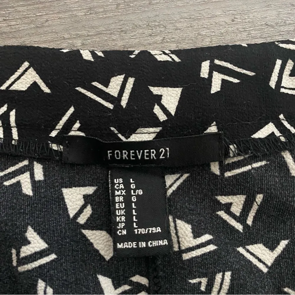 Forever21 Flounced Mini Skirt Black White Geometric Large Party Feminine - Image 4