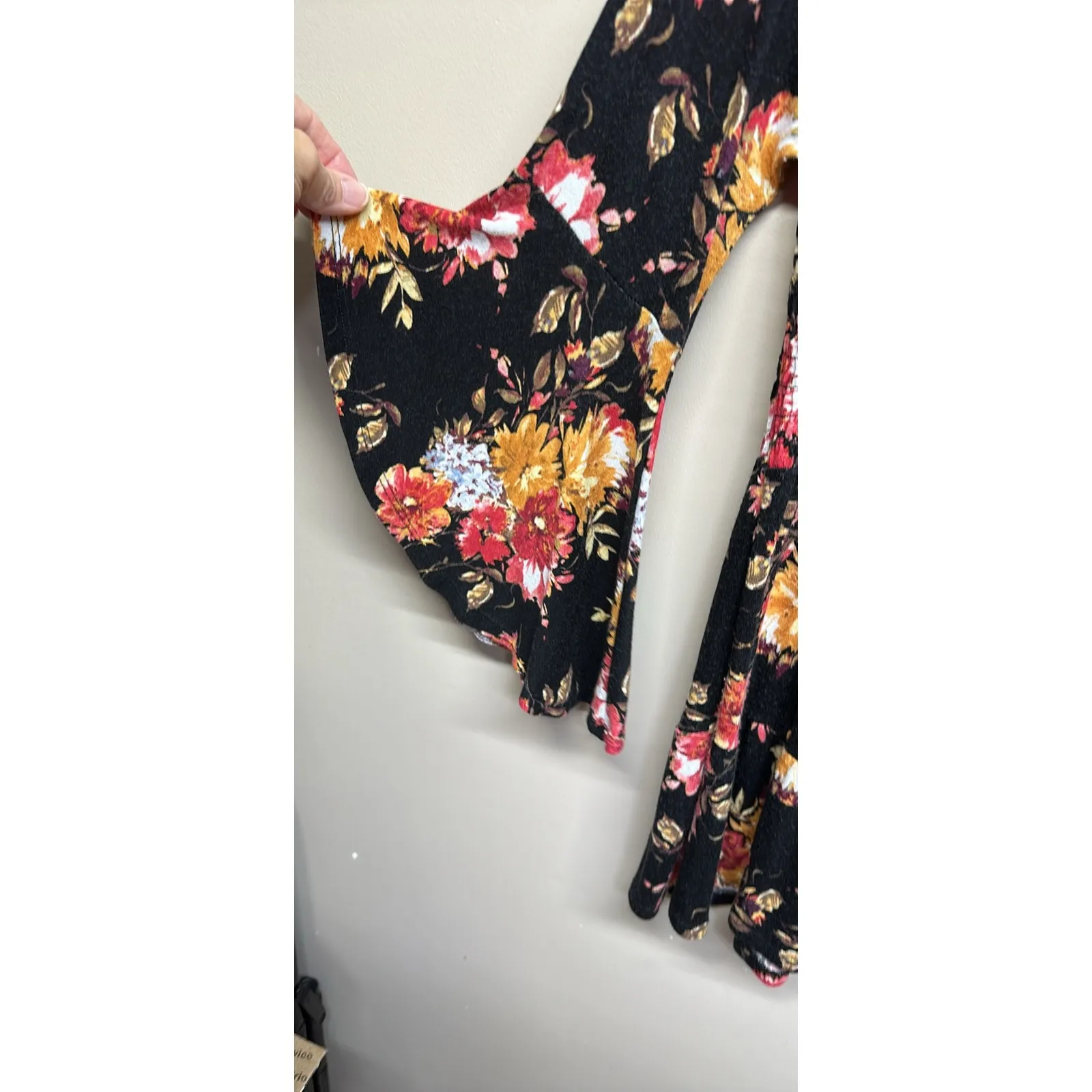 Time & Tru Womens Black Floral Smocked Tiered Ruffle Sleeve Peasant Top Small - Image 4