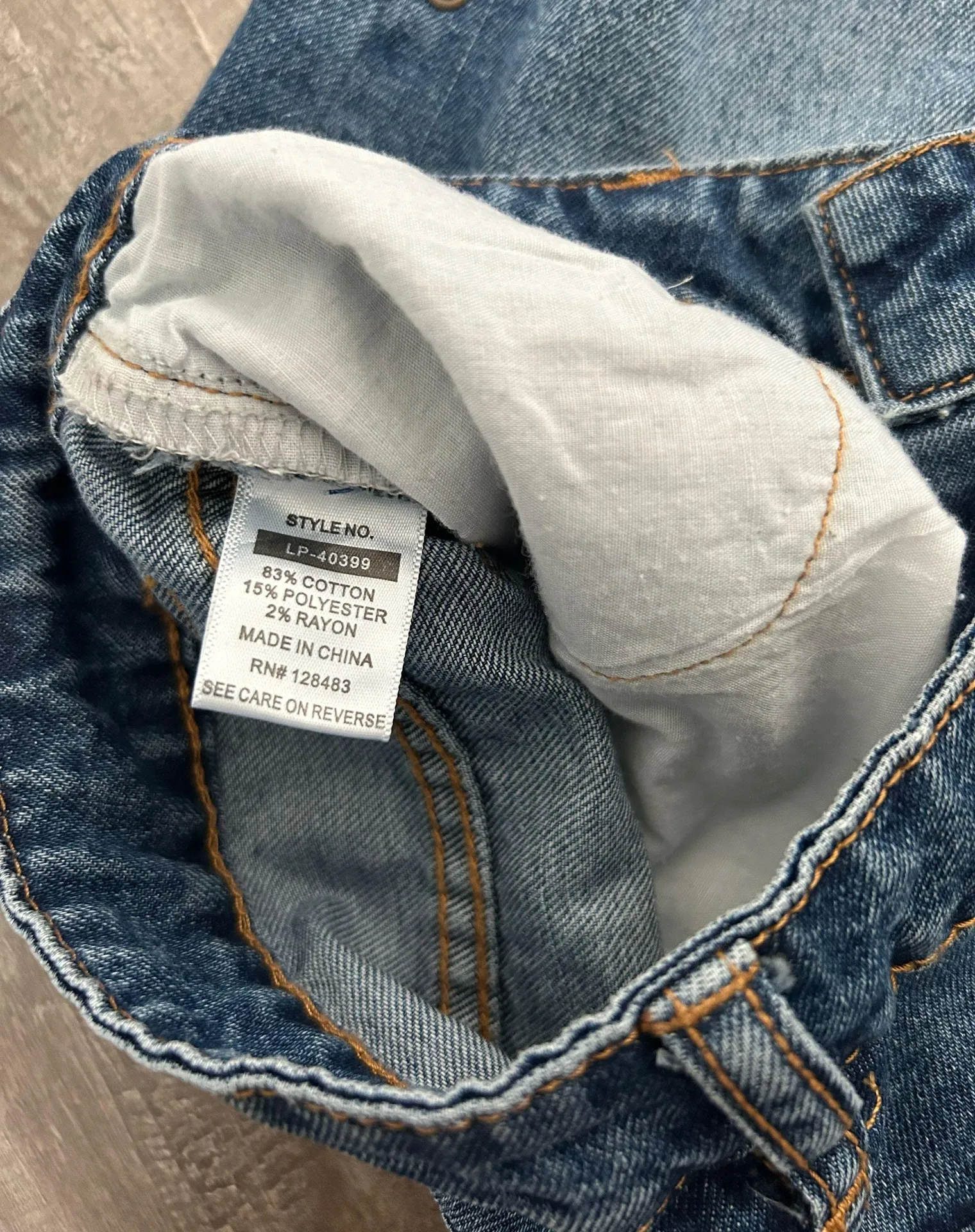 Dark Wash Wide Leg Cropped Frayed Hem Jeans Size 26 - Image 5